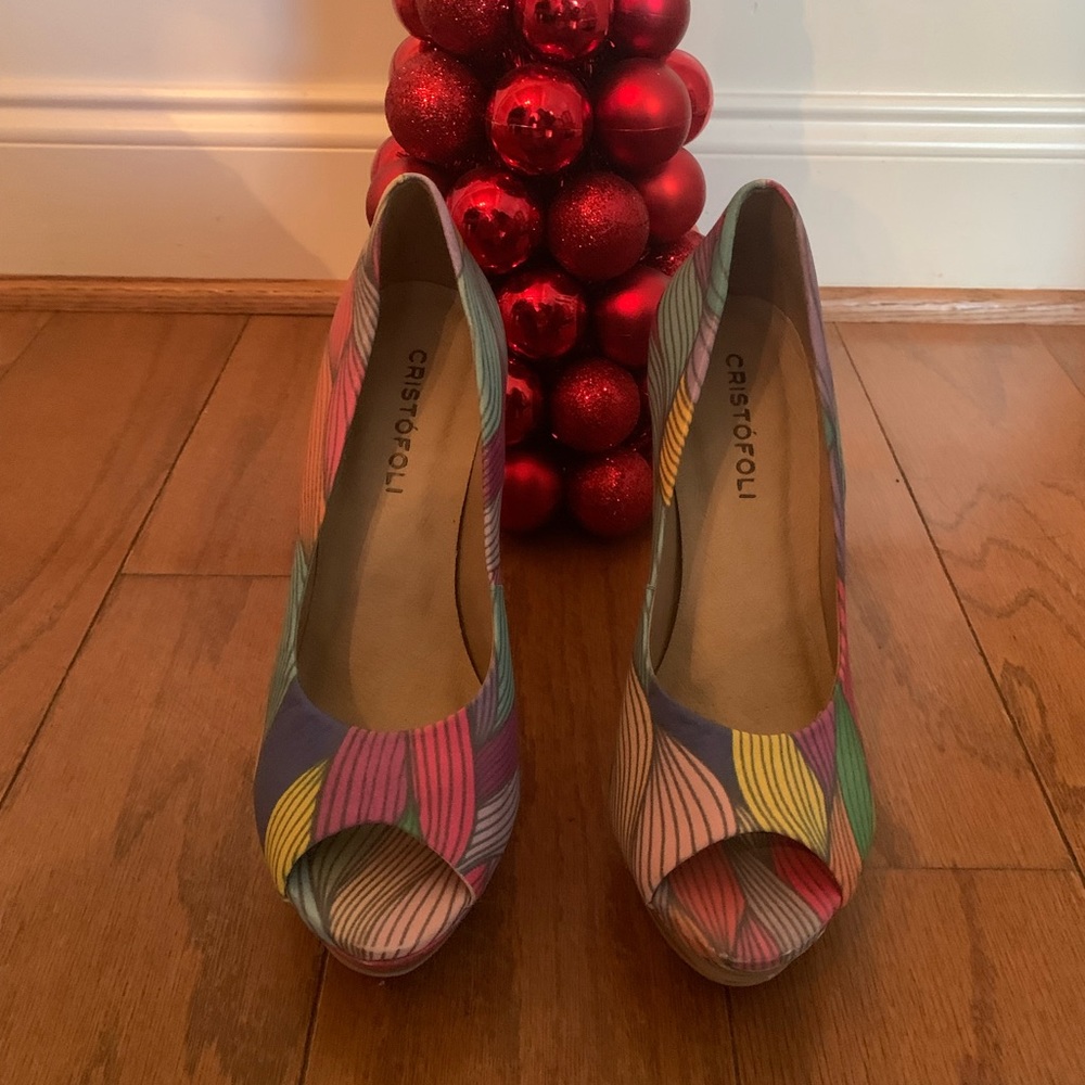 High heels shoes. Multi-color, size 8. Made in Brazil